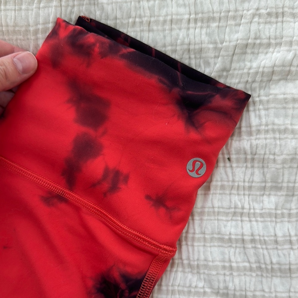 LULULEMON WUNDER TRAIN LEGGINGS (GAME DAY COLLECTION)!! - Picture 2 of 6